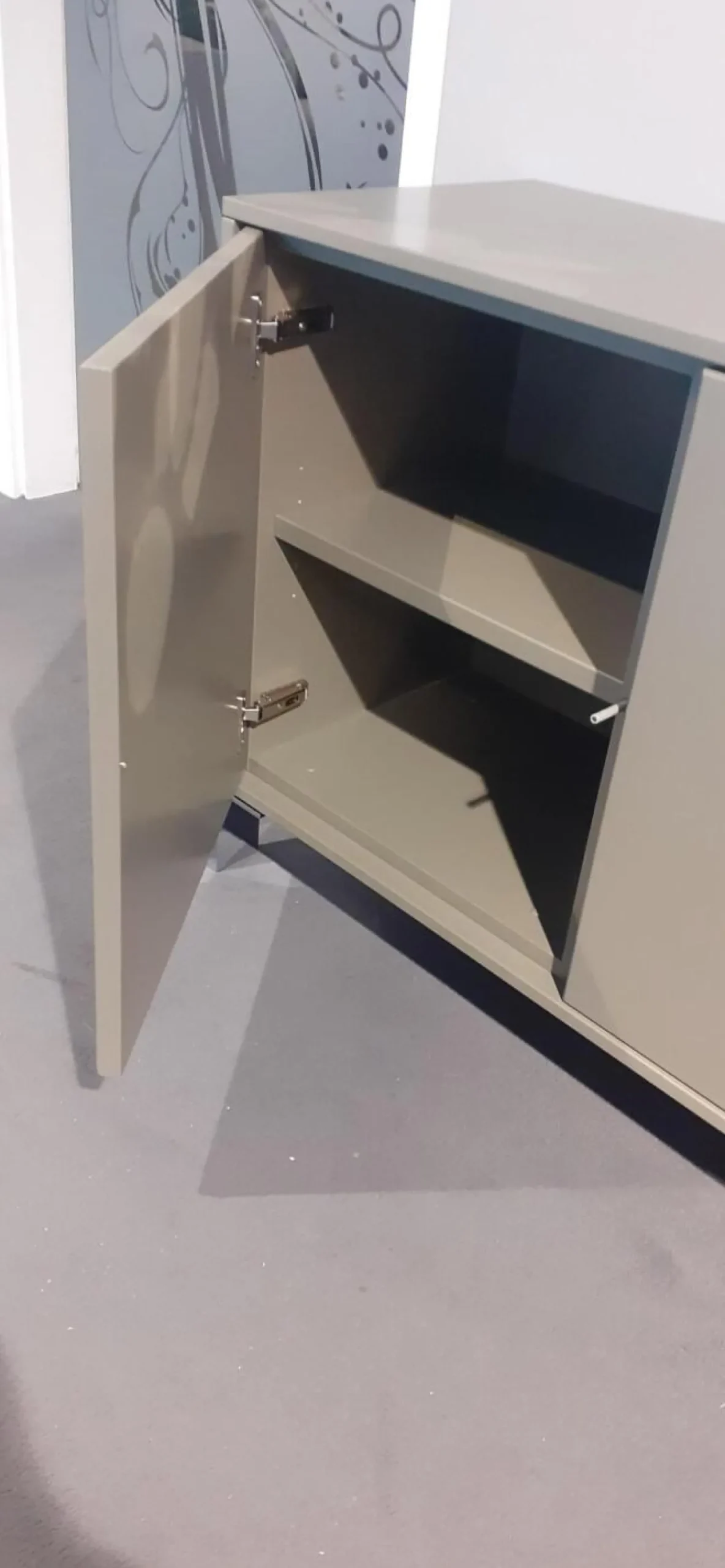 Rietberger Möbelwerke Vitrinen & Highboards|Schrank Deviso Lack Matt Olivegrau Winkelfüße Chrom Glänzend