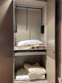 Sudbrock Kleiderschränke|Schrank Miria Fronten Glattlack Sienna 465 Eiche Sahara 129 Geriffelt mit Beleuchtung