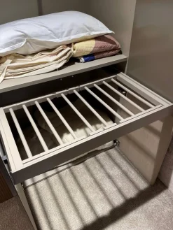 Sudbrock Kleiderschränke|Schrank Miria Fronten Glattlack Sienna 465 Eiche Sahara 129 Geriffelt mit Beleuchtung