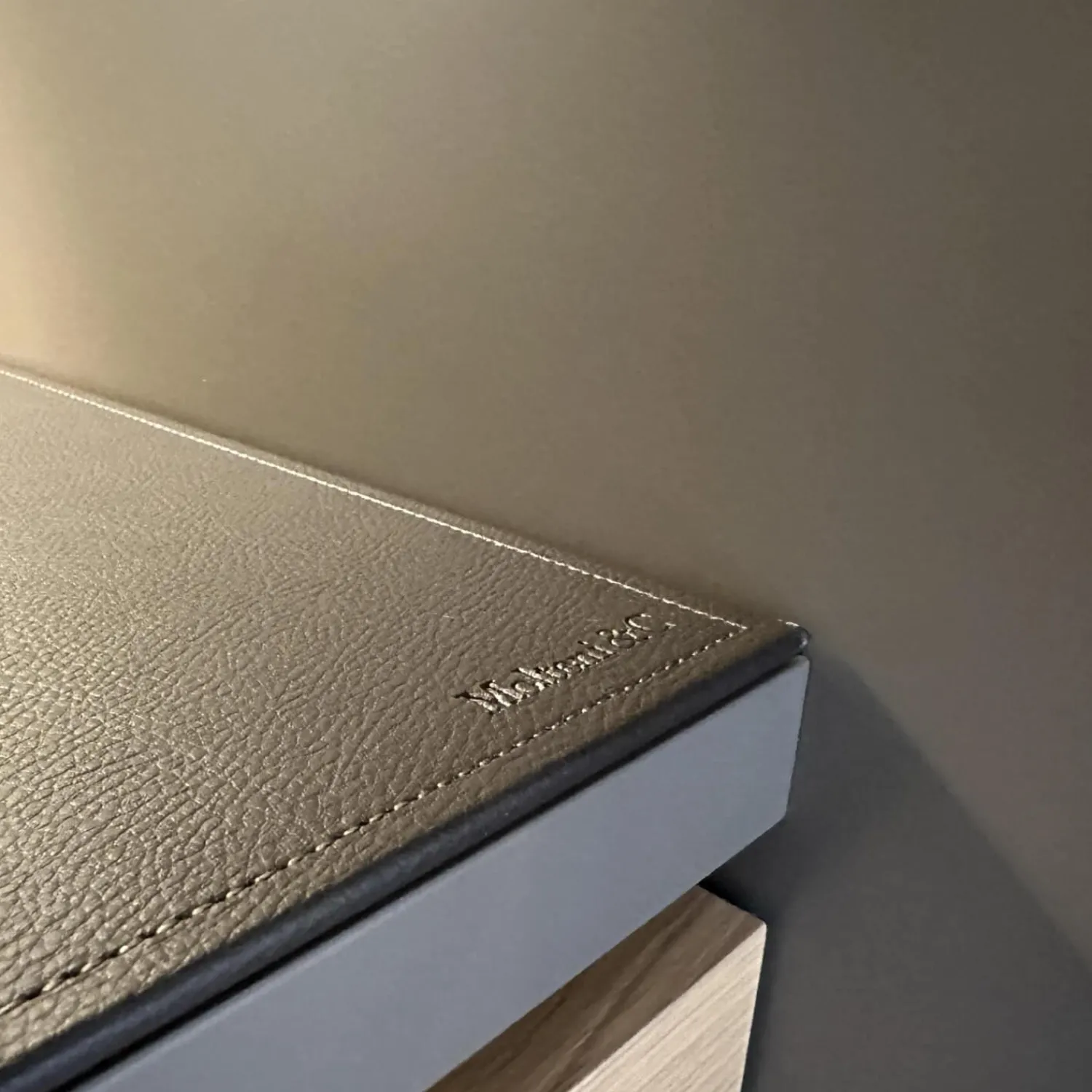 Molteni & C Wohnwände & Tv-Lowboards|Schrank Systemwand 505 Up System Holz Dolomitgrau Glas Transparent Stopsol mit Beleuchtungskit Schuko