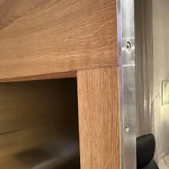 Scholtissek Vitrinen & Highboards|Schrank Varus Asteiche mit Glas Grau Knorrige Eiche Geölt Floatglas Dunkelbraun Matt