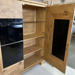 Scholtissek Vitrinen & Highboards|Schrank Varus Knorrige Eiche Natur Geölt Fronten Glas 9005 Schwarz Glänzend Mit Edelstahlkanten