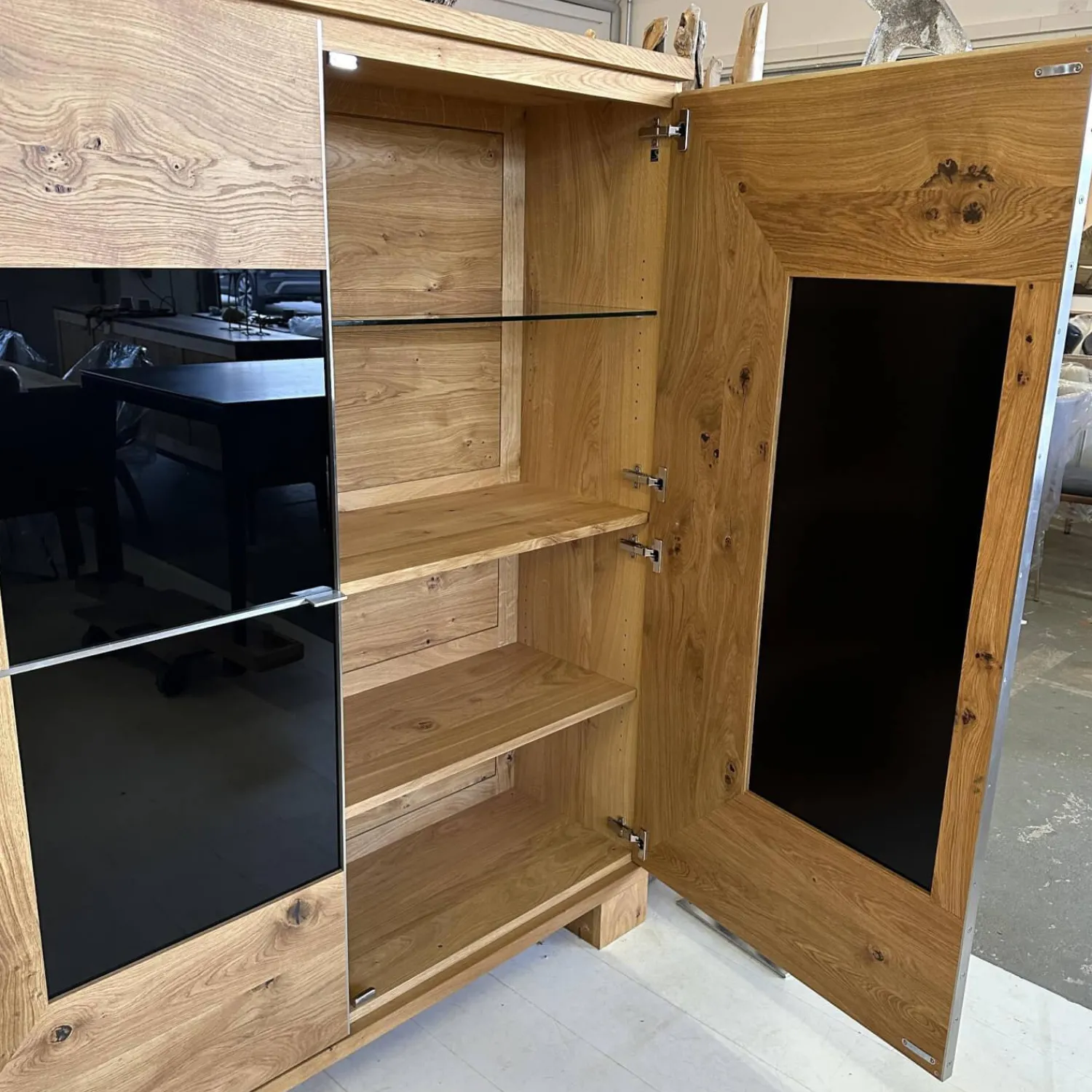 Scholtissek Vitrinen & Highboards|Schrank Varus Knorrige Eiche Natur Geölt Fronten Glas 9005 Schwarz Glänzend Mit Edelstahlkanten