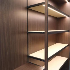 Porro Garderoben|Schrankwand Struktur Eukalyptusfarben Fachböden Bezug Ecoleder Mit Beleuchtung