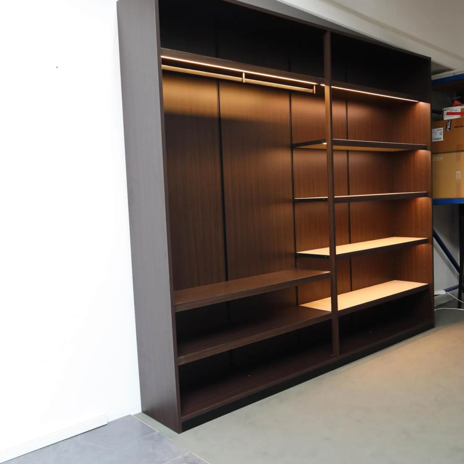 Porro Garderoben|Schrankwand Struktur Eukalyptusfarben Fachböden Bezug Ecoleder Mit Beleuchtung