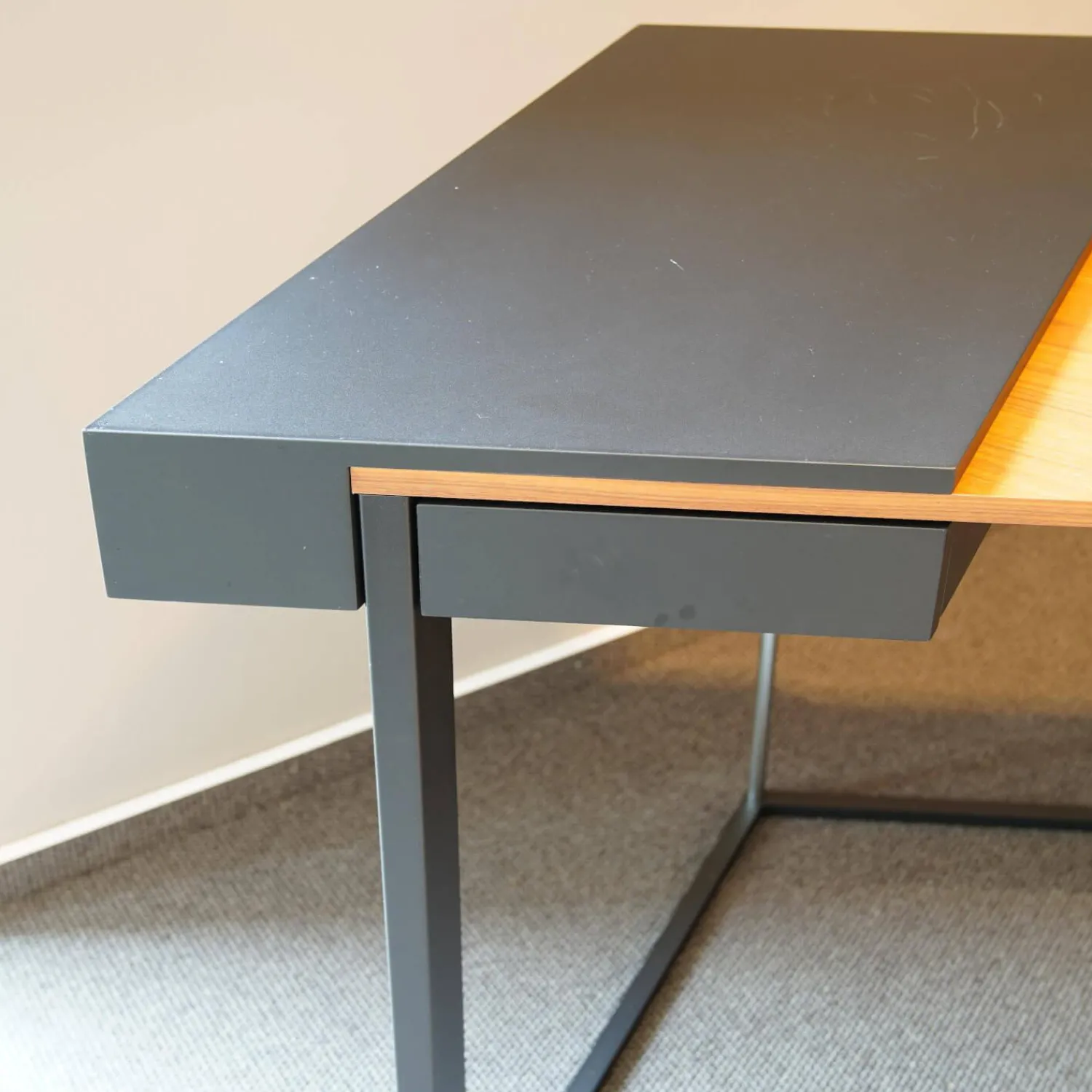 Cattelan Italia Schreibtische & Sekretäre|Schreibtisch Clarion Platte Geprägtes MDF Und Nussbaum Gestell Stahl Schwarz Inklusive Sessel Ginger Ale