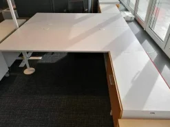 Vitra Schreibtische & Sekretäre|Regale & Container|Schreibtisch Doppelarbeitsplatz Level 34 Melamin Soft Light Stoff Pano Avocado