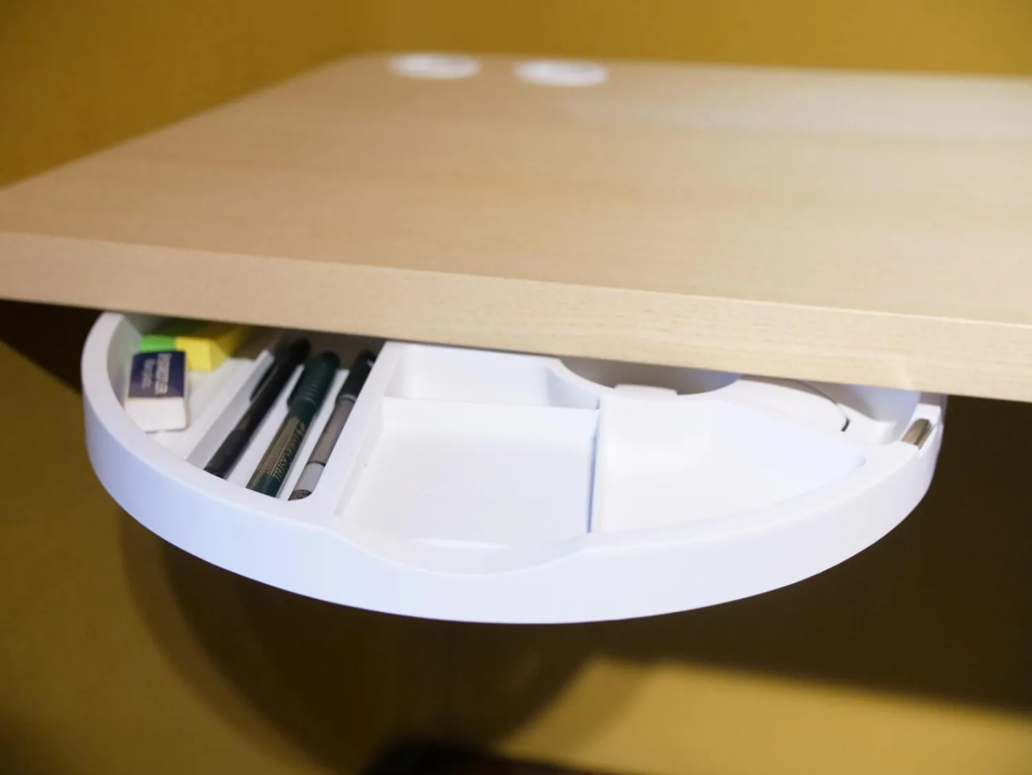 COR Schreibtische & Sekretäre|Schreibtisch Floater Bezug Stoff Curry 7204 Tischplatte Esche Furnier Natur Geölt Mit Stuhl dia Bezug Stoff Tanne 9727 5 Fuß Gestell Mit Rollen F01 Schwarzbraun Feinstruktur