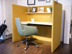 COR Schreibtische & Sekretäre|Schreibtisch Floater Bezug Stoff Curry 7204 Tischplatte Esche Furnier Natur Geölt Mit Stuhl dia Bezug Stoff Tanne 9727 5 Fuß Gestell Mit Rollen F01 Schwarzbraun Feinstruktur