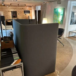 COR Schreibtische & Sekretäre|Schreibtisch Floater LAB 84920 Platte Esche Grau Stoff 10078 Jaspis Grau Grün Inklusive Kabeldurchlässe Und Beleuchtung Ohne Hocker