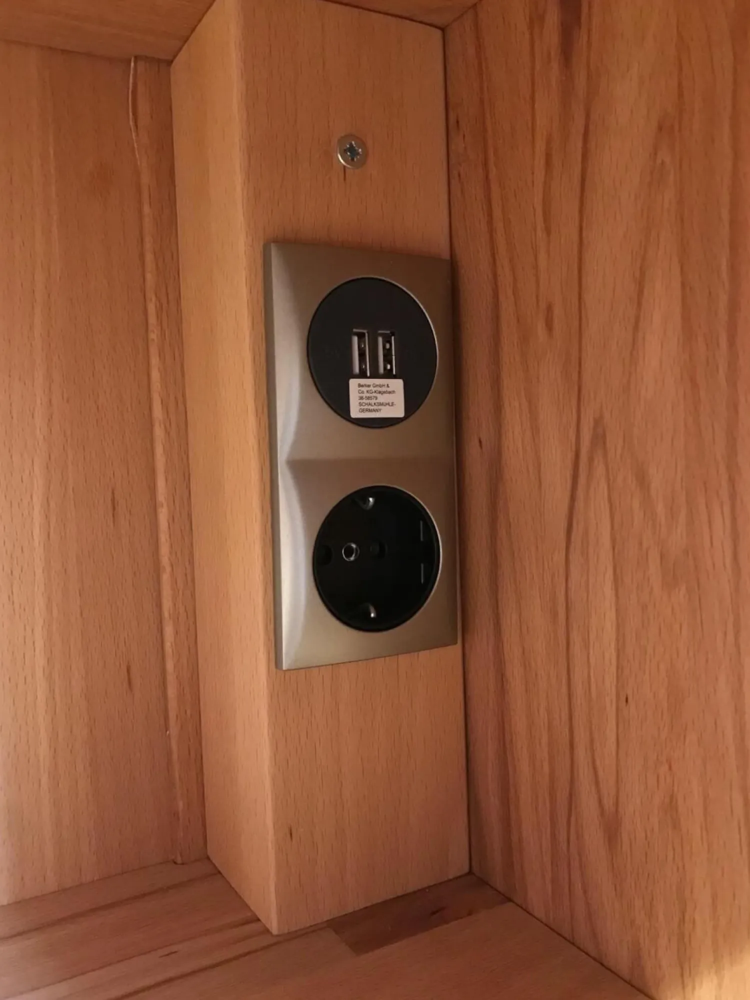 InCasa Schreibtische & Sekretäre|Schreibtisch Modell CASA-SONO Kernbuche Massiv Geölt Ausziehbar Mit Steckdose, USB-Anschüssen und Schubkasten