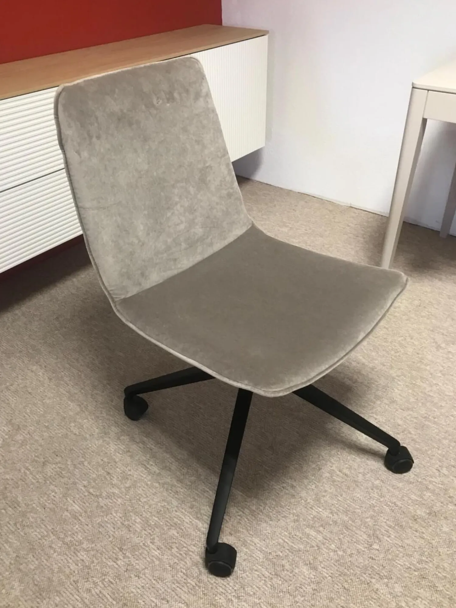 Hülsta Bürostühle|Schreibtisch-Stuhl Modell H 100-4 Stoff M271 Velours Matt Taupe Sternfuß Anthrazit