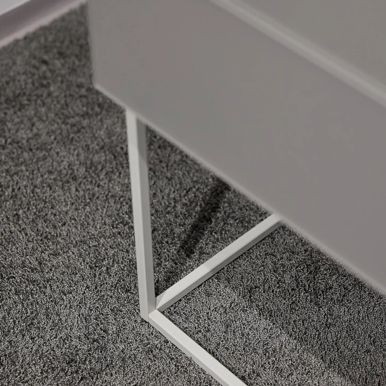 Kettnaker Konsolen|Schubkastenschrank Mio Korpus Lack Matt Asphalt Fronten Und Abdeckplatte Glas Matt Asphalt Gittergestell Steingrau