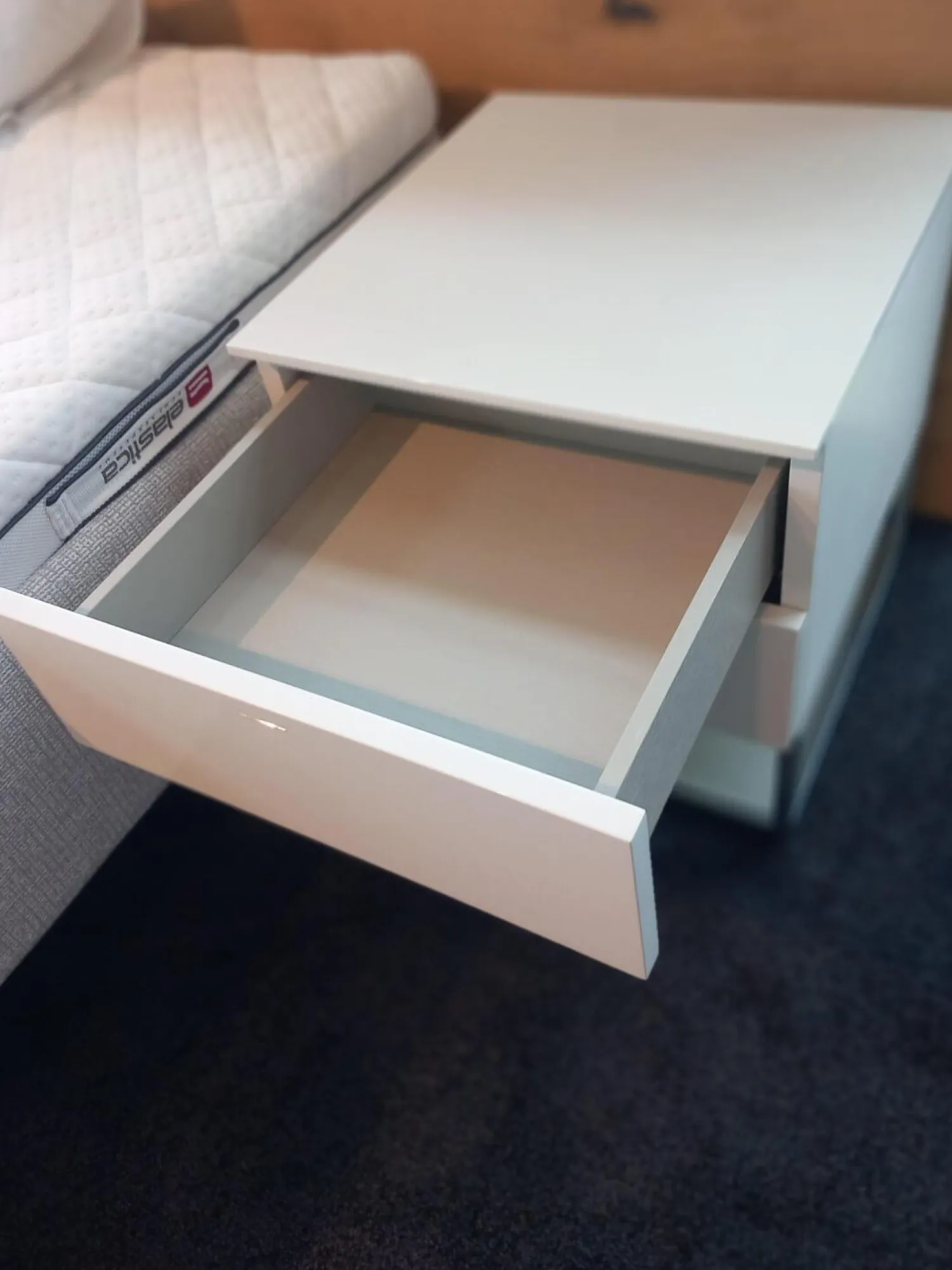 Molteni & C Nachttische|Schubladenkommode 909 Lack Hochglanz Kalkweiß