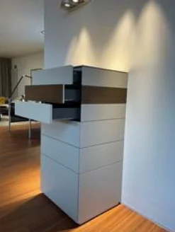 Kettnaker Vitrinen & Highboards|Schubladenkommode Soma Lack Seide Grau Gürtel Eiche Geraucht