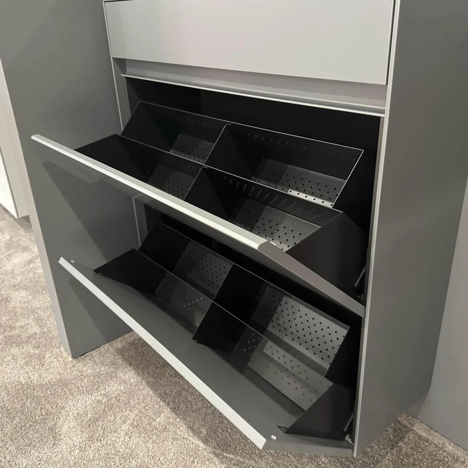 Schönbuch Schuhschränke|Schuhschrank Basisfarbe Lack Zement Grau Mit 2 Synchron Öffnenden Klappen