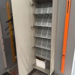 Schönbuch Schuhschränke|Schuhschrank Lack Basisfarbe Asphalt 45 Grau Metalloberfläche Chrom Glänzend Mit Verspiegelter Tür