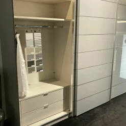 Staud Kleiderschränke|Schwebetürenschrank Arango Korpus Dekor Saphir Grau Beige Front Glas Saphir Grau Beige Zierlinien Griffe Chrom Inklusive Beleuchtung