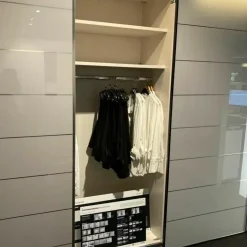 Staud Kleiderschränke|Schwebetürenschrank Arango Korpus Dekor Saphir Grau Beige Front Glas Saphir Grau Beige Zierlinien Griffe Chrom Inklusive Beleuchtung