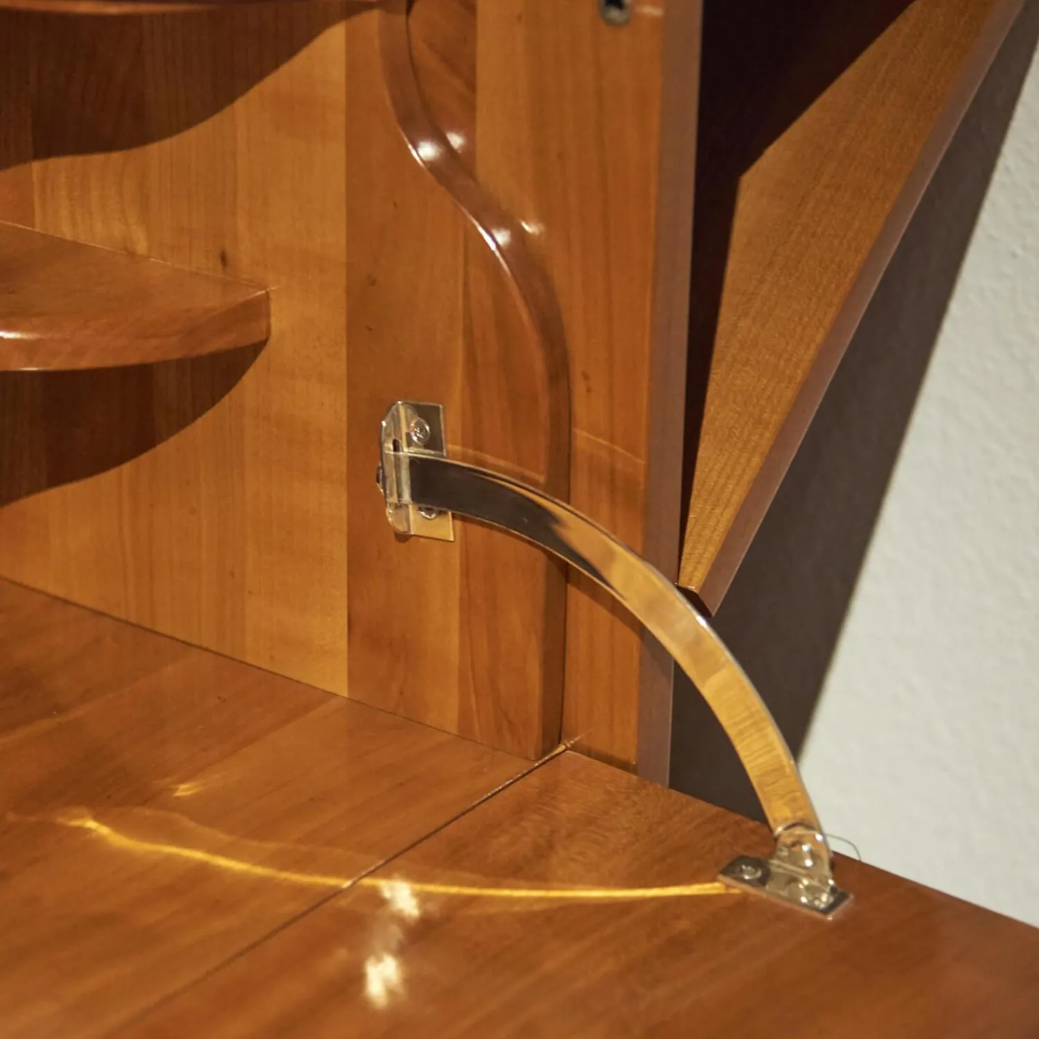 Form Exclusiv Schreibtische & Sekretäre|Sekretär Kirschbaum Griffe Metall Glänzend