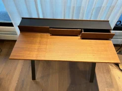 Bielefelder Werkstätten Schreibtische & Sekretäre|Sekretär Supreme Platte Nussbaum Furniert Gestell Stahl Pulverbeschichtet Bronze Schwarz Inklusive Drei Schubladen