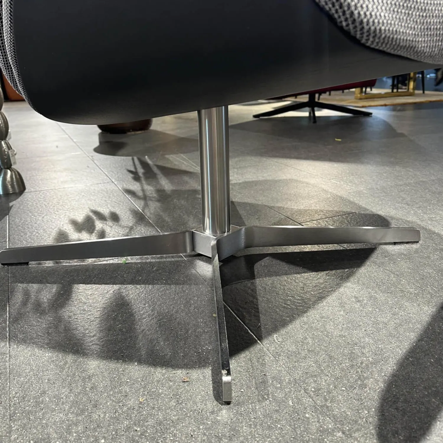 Thonet Relaxsessel|Sessel 808 Bezug Innen Stoff Soul 151 Pepper Grau Außen Nappaleder Nero Anthrazit Stahlgestell Edelstahloptik Und Hocker