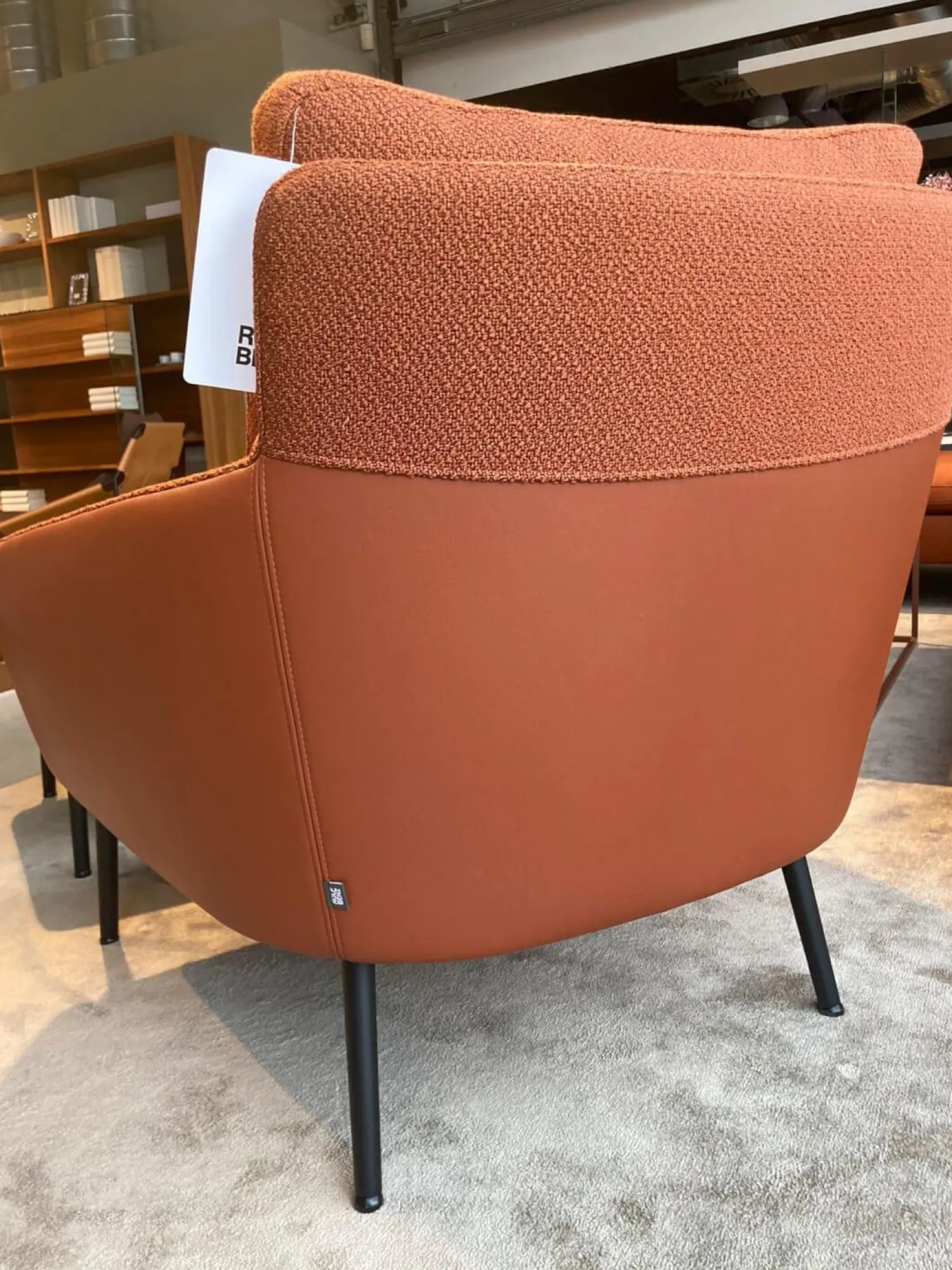 Rolf Benz Relaxsessel|Sessel 561 Jon Stoff 24 Kupferbraun Füße Metall Schwarz mit Hocker