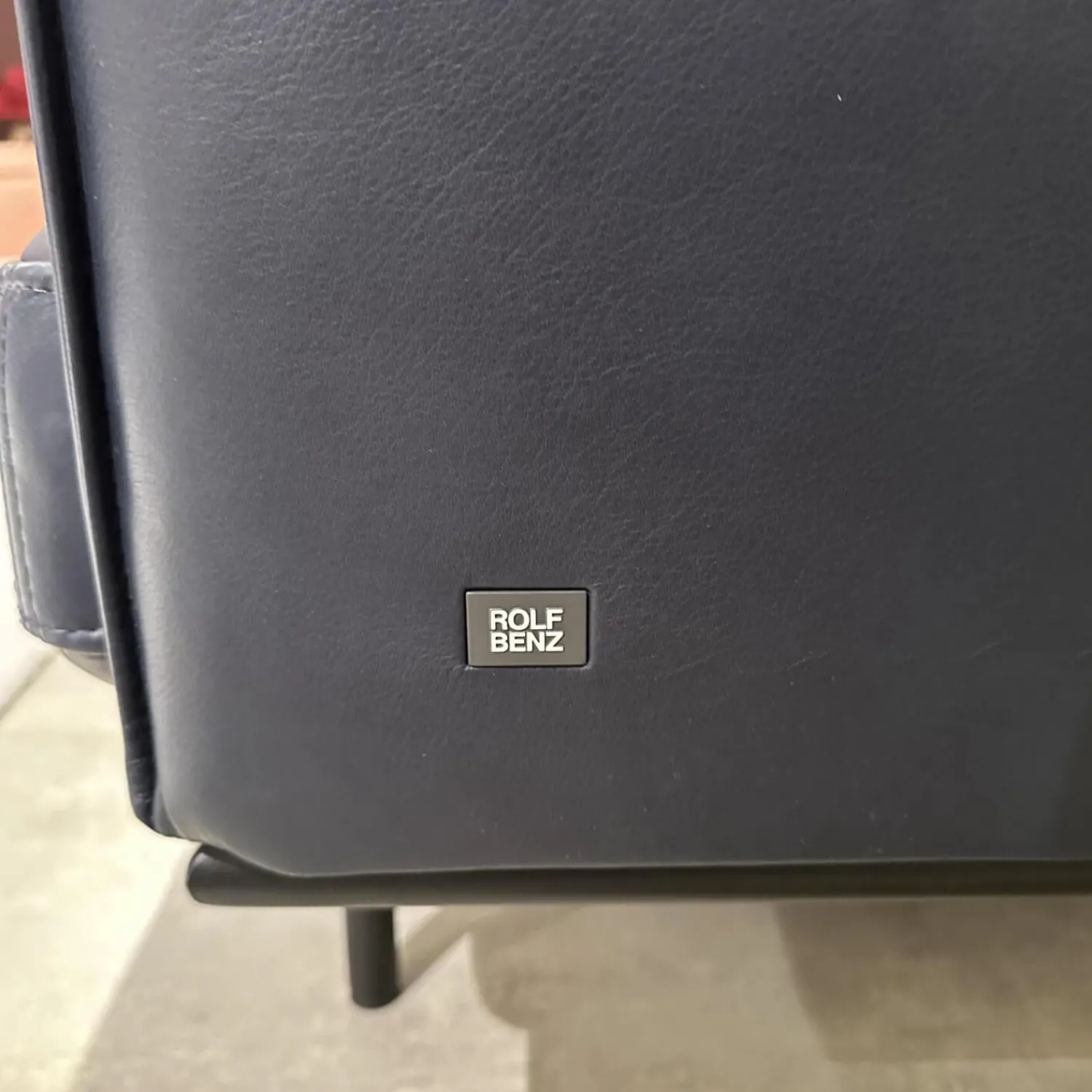 Rolf Benz Loungesessel|Sessel 536 Liv Smart Leder 42 103 Dunkelschwarzblau Gestell Aluminium Verkehrsschwarz Schwarz Inklusive Kissen