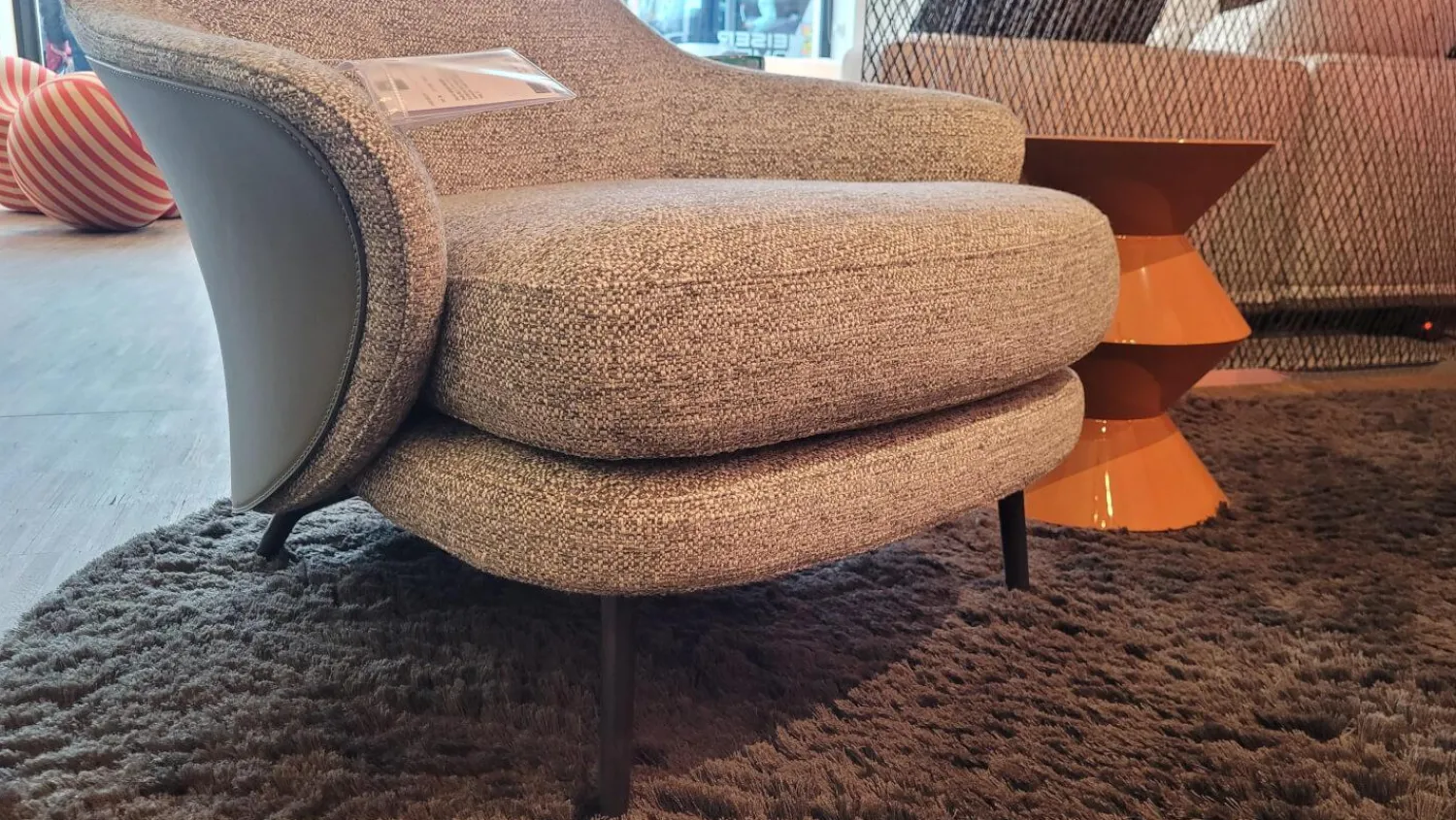Minotti Relaxsessel|Sessel Angie ANG83S Stoff Fisher 04 Salvia Grau Rückseite Kernleder Bustier Salbeigrün Grau Grün