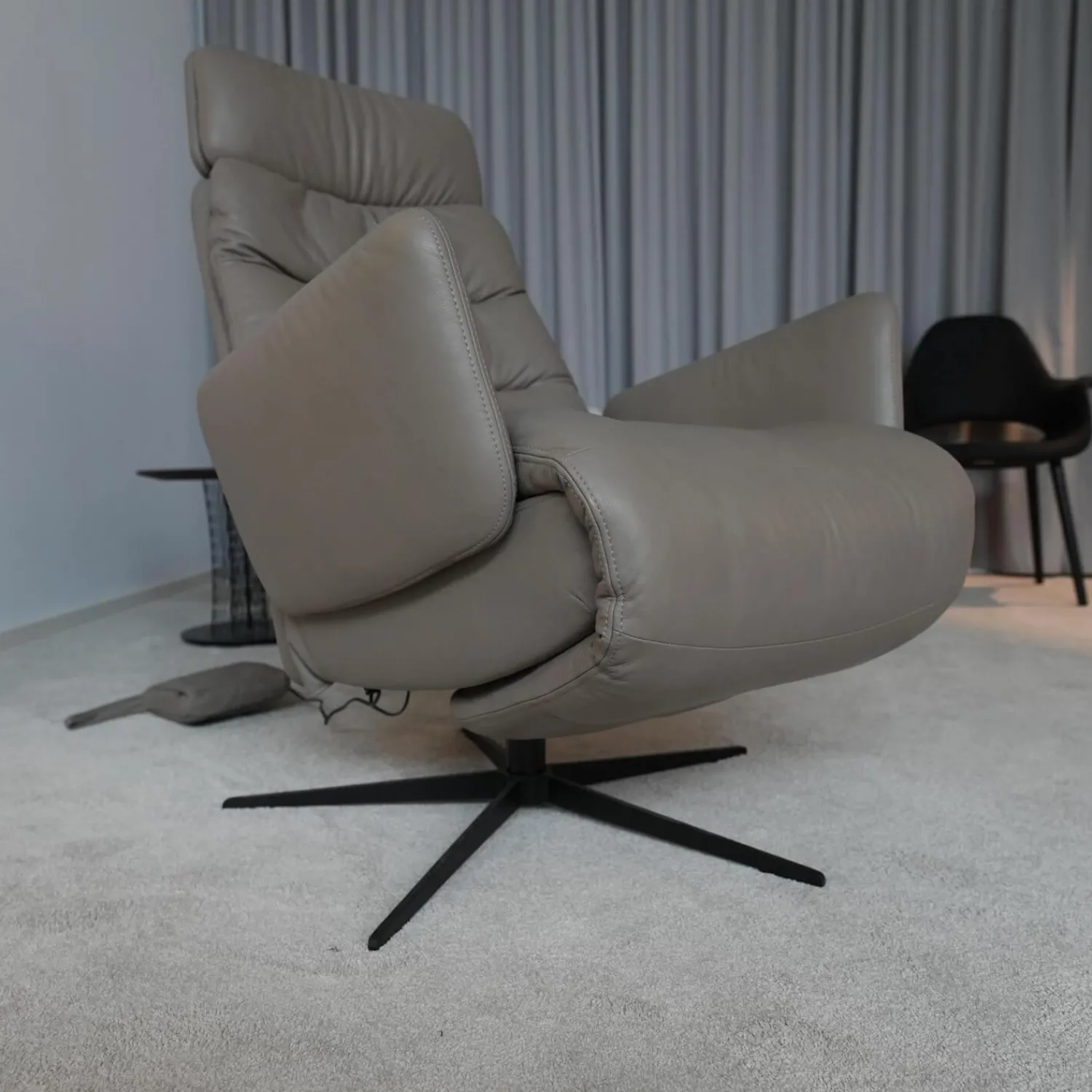 KFF Relaxsessel|Sessel Arva E Lounge Leder Sauvage Schlammgrau 8103 Grau 5 Fuß Stern Gestell Schwarz M01 Mit Kopfstütze