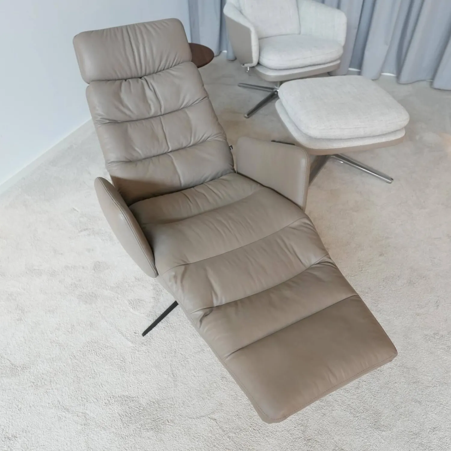 KFF Relaxsessel|Sessel Arva E Lounge Leder Sauvage Schlammgrau 8103 Grau 5 Fuß Stern Gestell Schwarz M01 Mit Kopfstütze