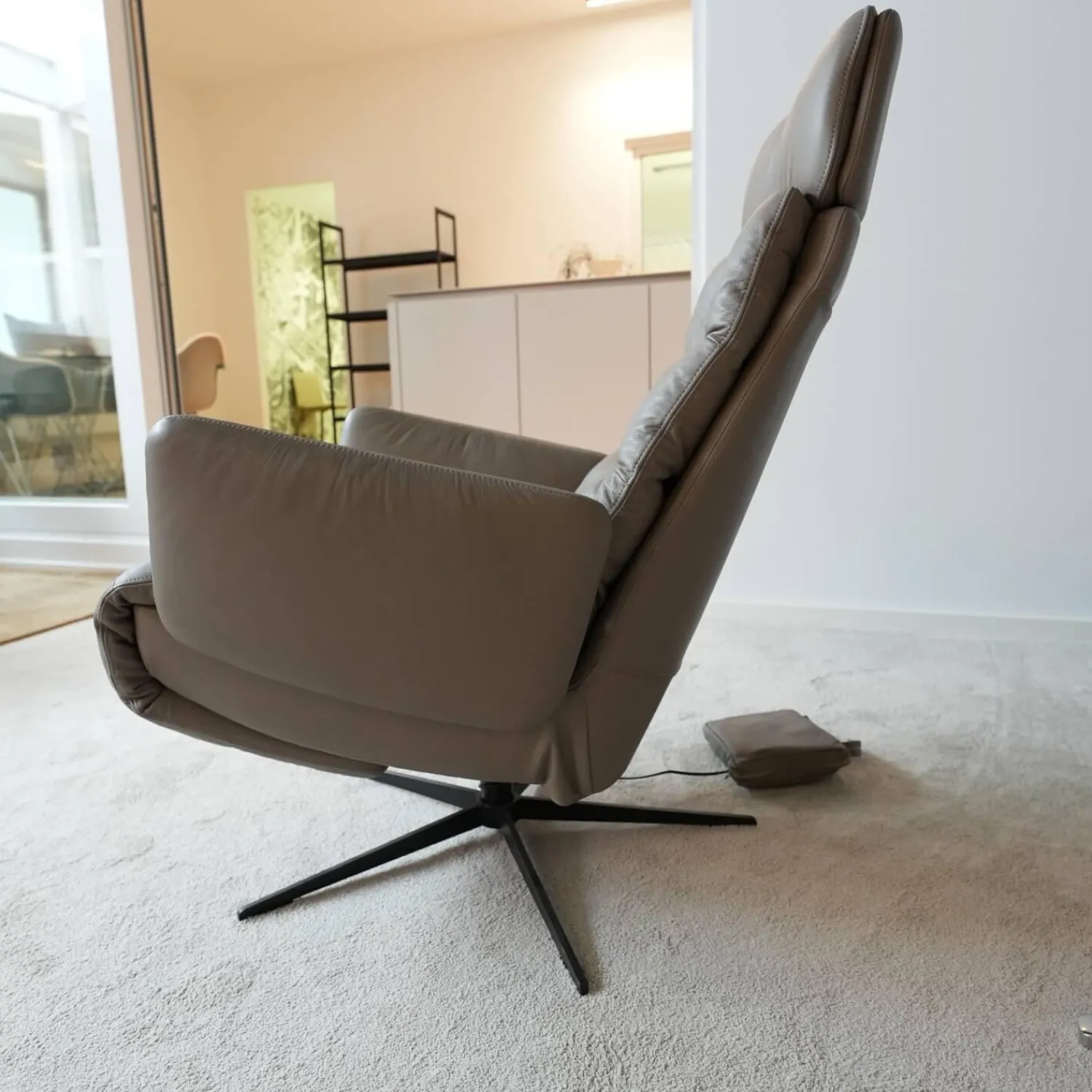 KFF Relaxsessel|Sessel Arva E Lounge Leder Sauvage Schlammgrau 8103 Grau 5 Fuß Stern Gestell Schwarz M01 Mit Kopfstütze