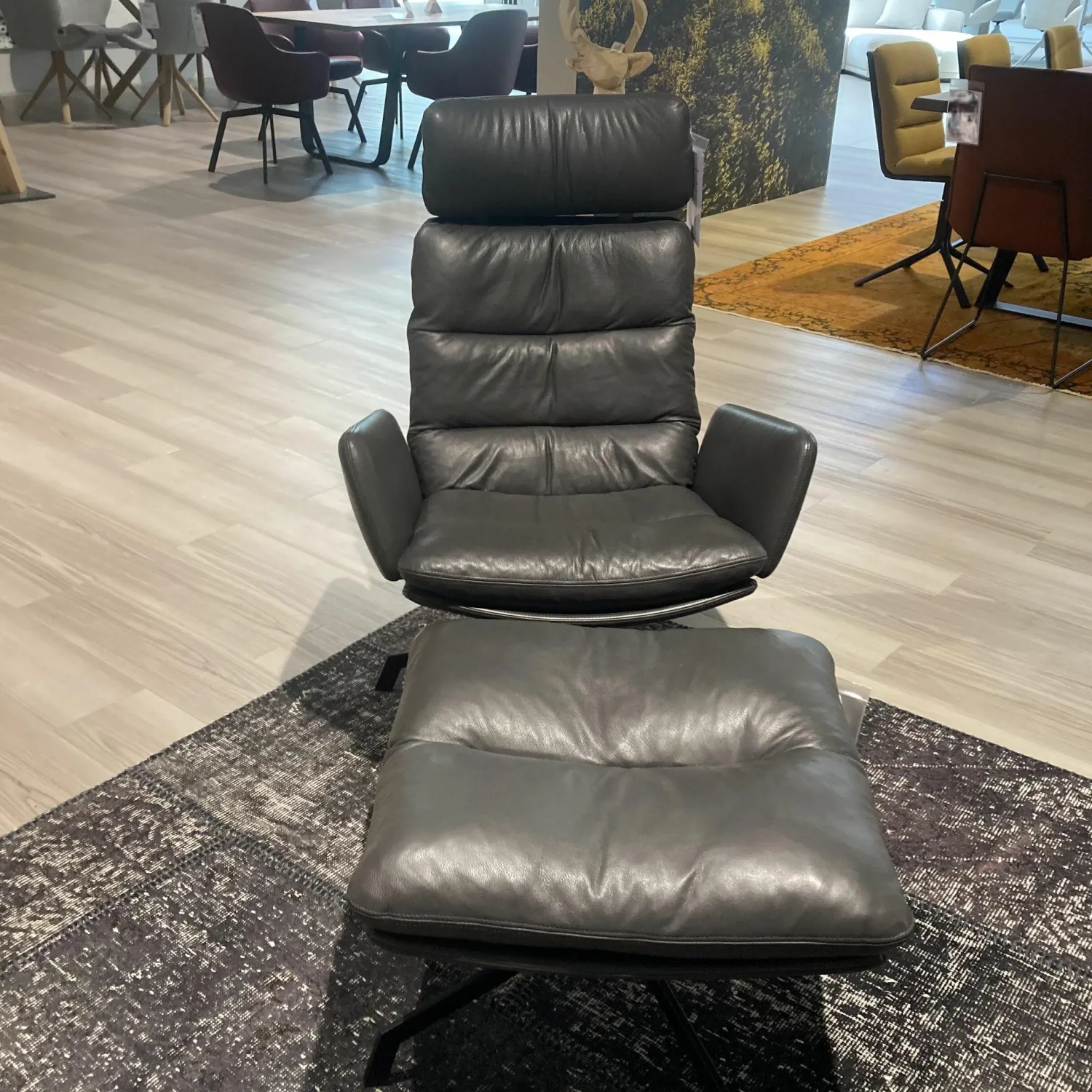 KFF Fernsehsessel|Relaxsessel|Sessel Arva Leder Sauvage Anthrazit Drehgestell Metall Schwarz Inklusive Hocker