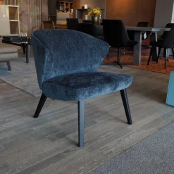 Montis Loungesessel|Sessel Back Me Up Salon Stoff Miller Grau-Blau Gestell Esche Carbon Schwarz