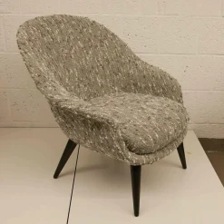 Gubi Relaxsessel|Sessel Bat Lounge Chair Low Back Stoff 07 Woodstock Wood Black Stained