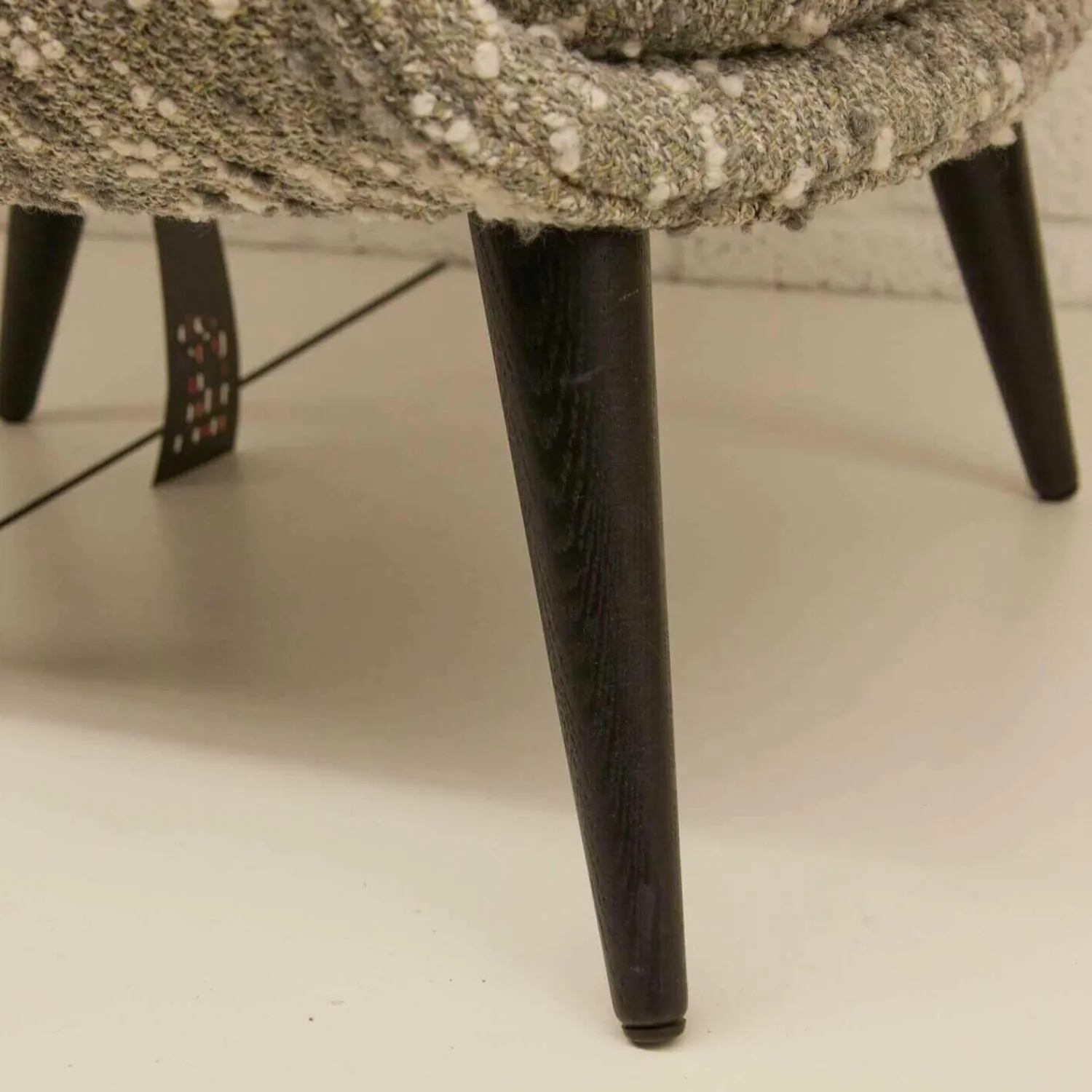 Gubi Relaxsessel|Sessel Bat Lounge Chair Low Back Stoff 07 Woodstock Wood Black Stained