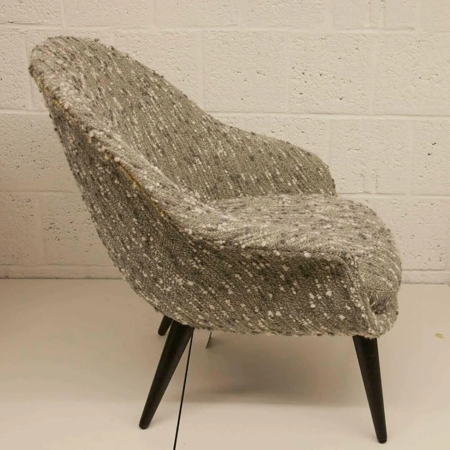 Gubi Relaxsessel|Sessel Bat Lounge Chair Low Back Stoff 07 Woodstock Wood Black Stained