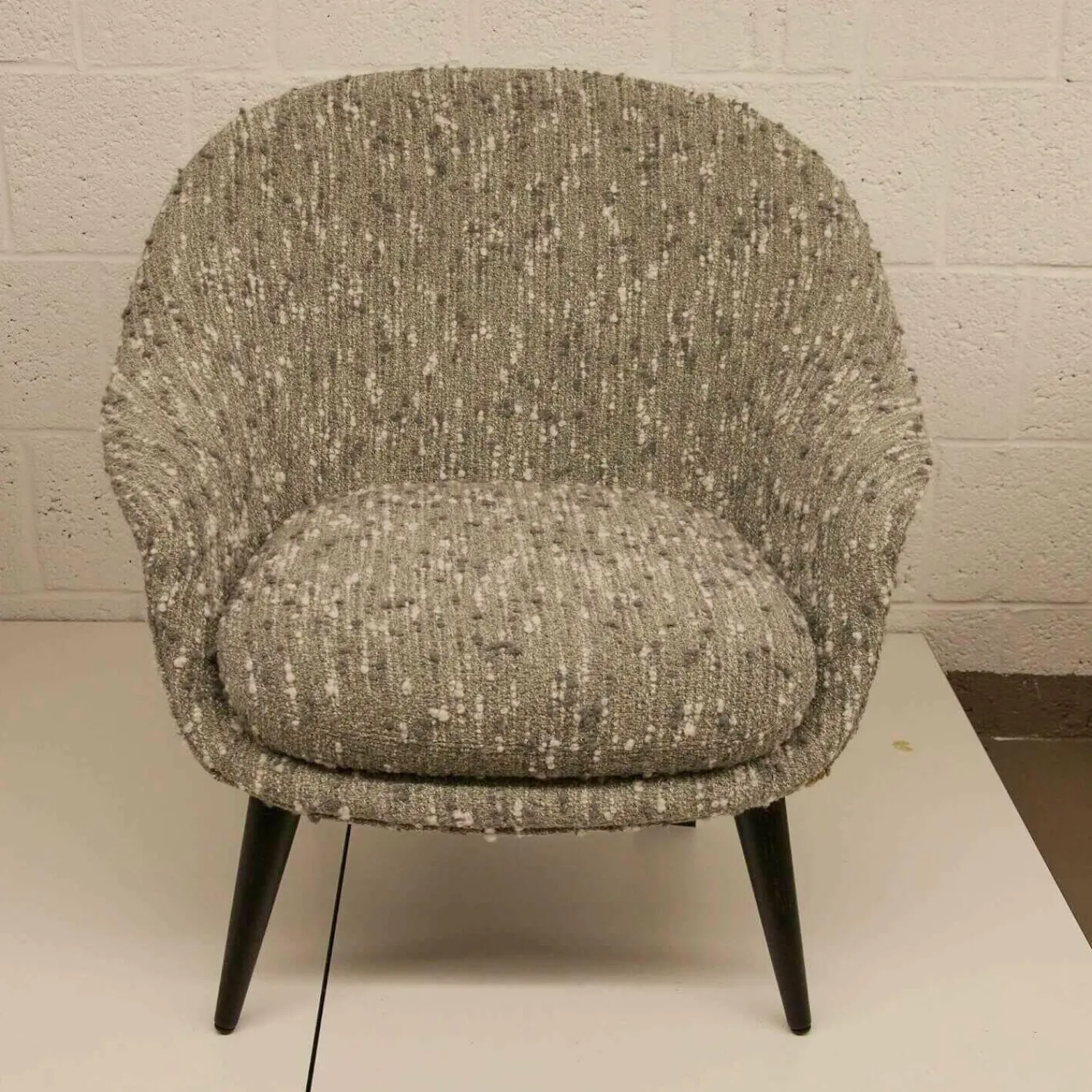 Gubi Relaxsessel|Sessel Bat Lounge Chair Low Back Stoff 07 Woodstock Wood Black Stained