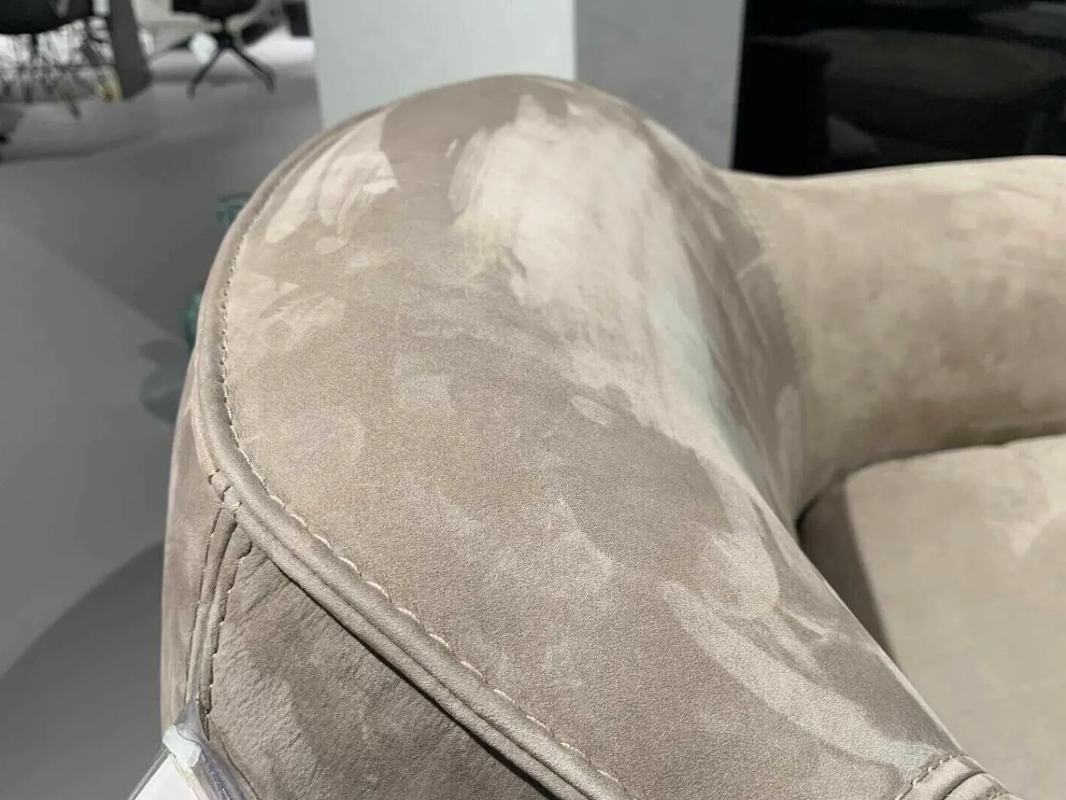 Cierre Relaxsessel|Sessel Boheme Leder Natural Velours Seppia Gestell Schwarz Drehbar mit Hocker