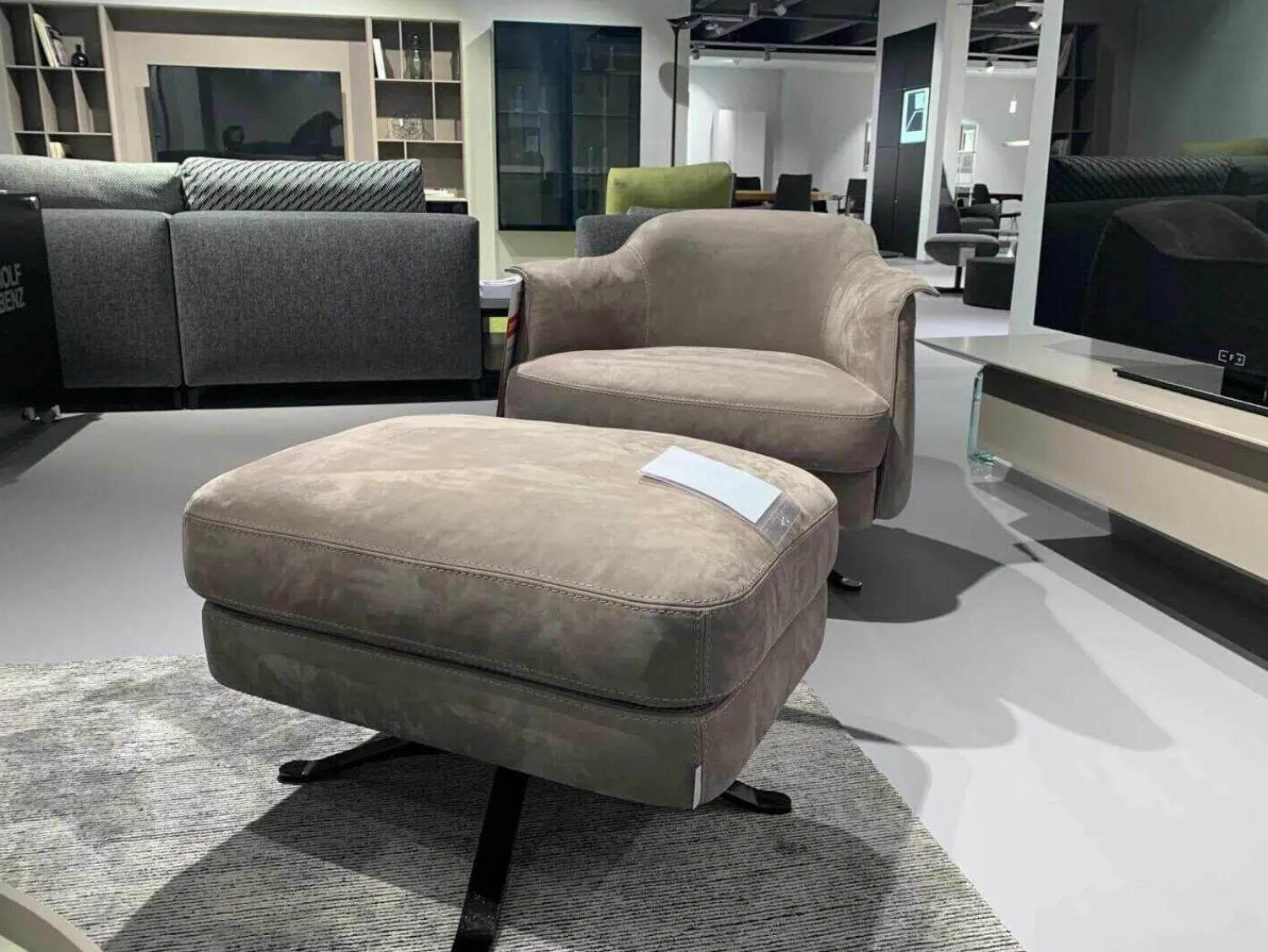 Cierre Relaxsessel|Sessel Boheme Leder Natural Velours Seppia Gestell Schwarz Drehbar mit Hocker