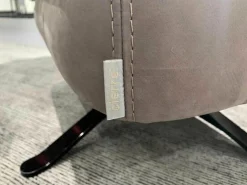 Cierre Relaxsessel|Sessel Boheme Leder Natural Velours Seppia Gestell Schwarz Drehbar mit Hocker