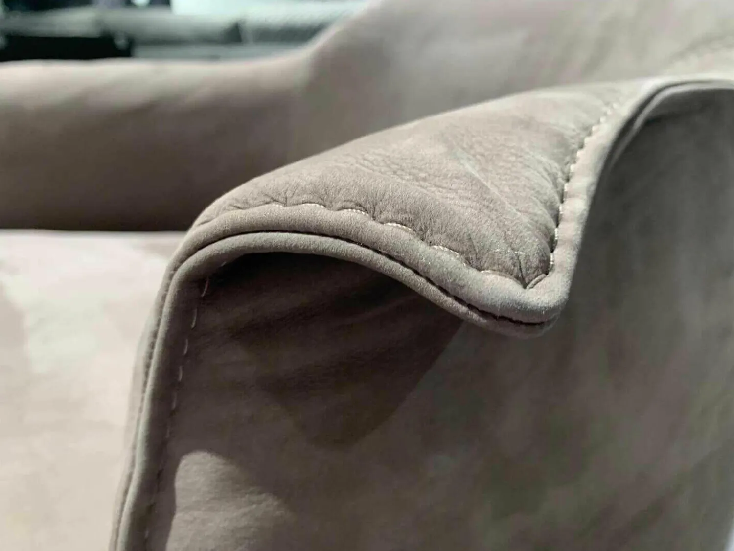 Cierre Relaxsessel|Sessel Boheme Leder Natural Velours Seppia Gestell Schwarz Drehbar mit Hocker