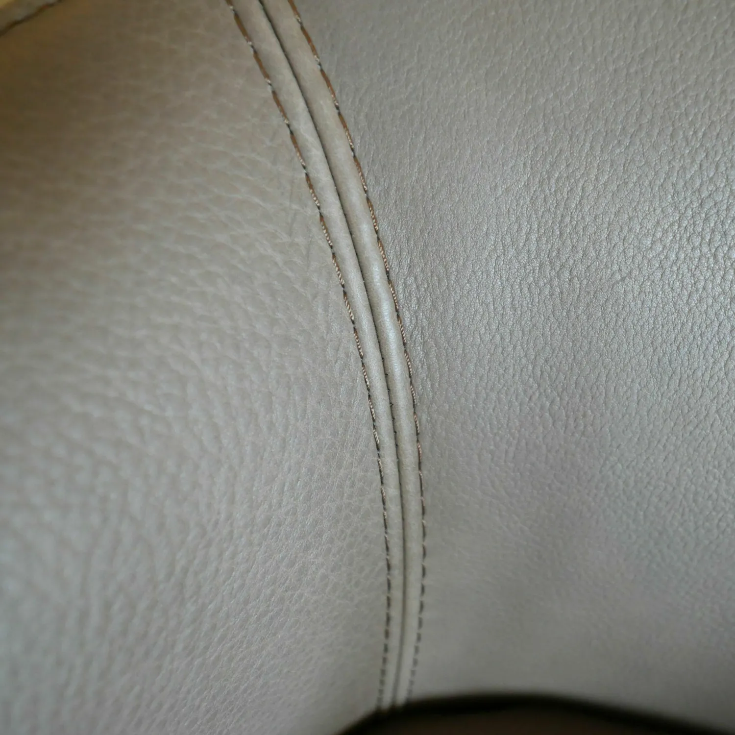 Contur Relaxsessel|Sessel Boheme Leder Taupe Braun Gestell Schwarz