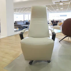 Jori Relaxsessel|Sessel Brainbuilder JR 7760 Mono Move Maxi Bezug Leder Celia Egg Beige 5 Strein Fuß Ellipse Lackiert Schwarz