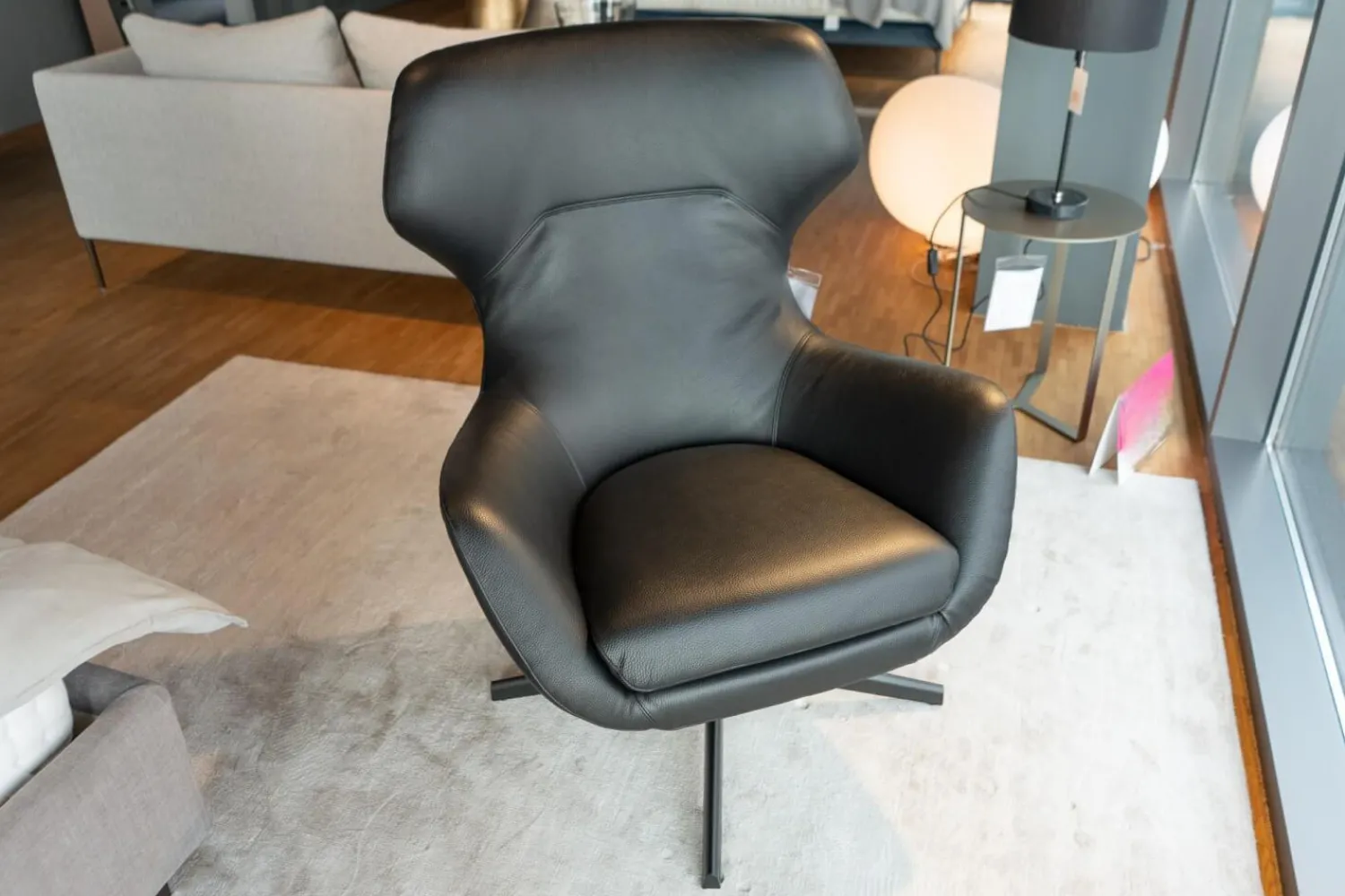 Marelli Loungesessel|Sessel Brera 9BRE104 Bezug Leder Dollaro 7150 Schwarz Drehgestell OPM6 RAL 9017 Schwarz