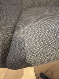 Leolux Loungesessel|Sessel Caruzzo Plus Stoff Apollo Dunkelgrau Braun Drehgestell Schwarz Lackiert Inklusive Hocker