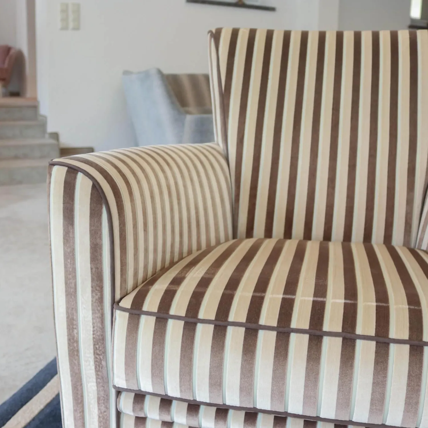 Finkeldei Relaxsessel|Sessel Chris Stoff Romo 8786 Streifenvelours Beige Dunkelbraun