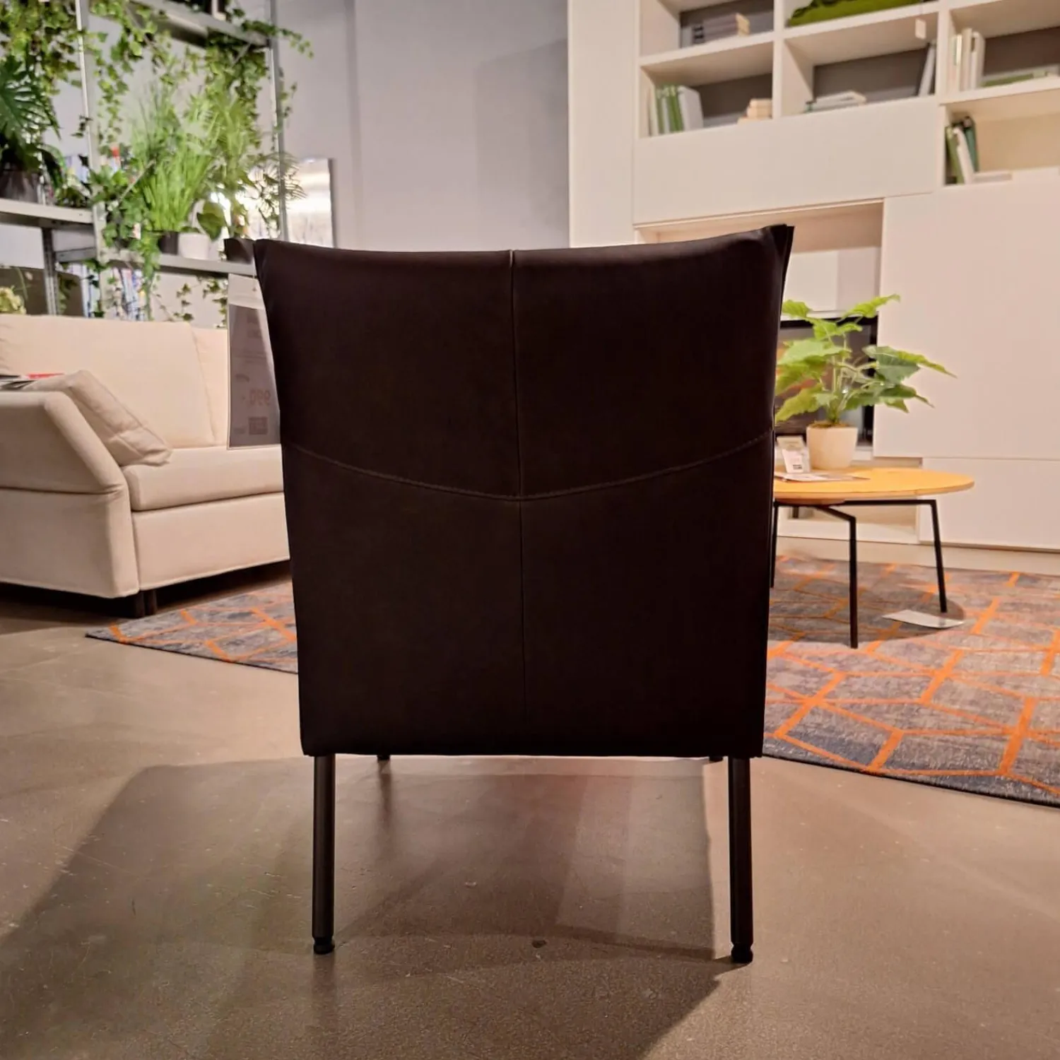 Bert Plantagie Einzelstühle|Sessel Dalia Bezug Leder Timber LT0309 Cioccolate Schwarz Gestell Rundrohr Fein Struktur 100 Kohl Schwarz