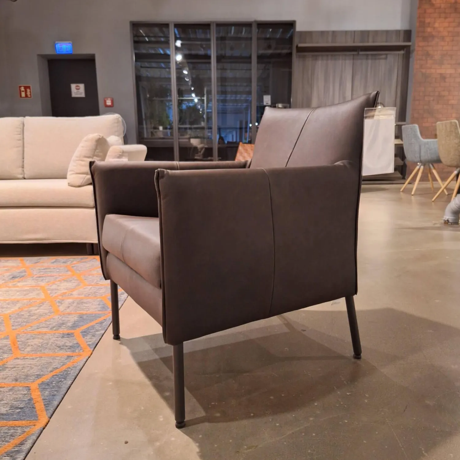 Bert Plantagie Einzelstühle|Sessel Dalia Bezug Leder Timber LT0309 Cioccolate Schwarz Gestell Rundrohr Fein Struktur 100 Kohl Schwarz