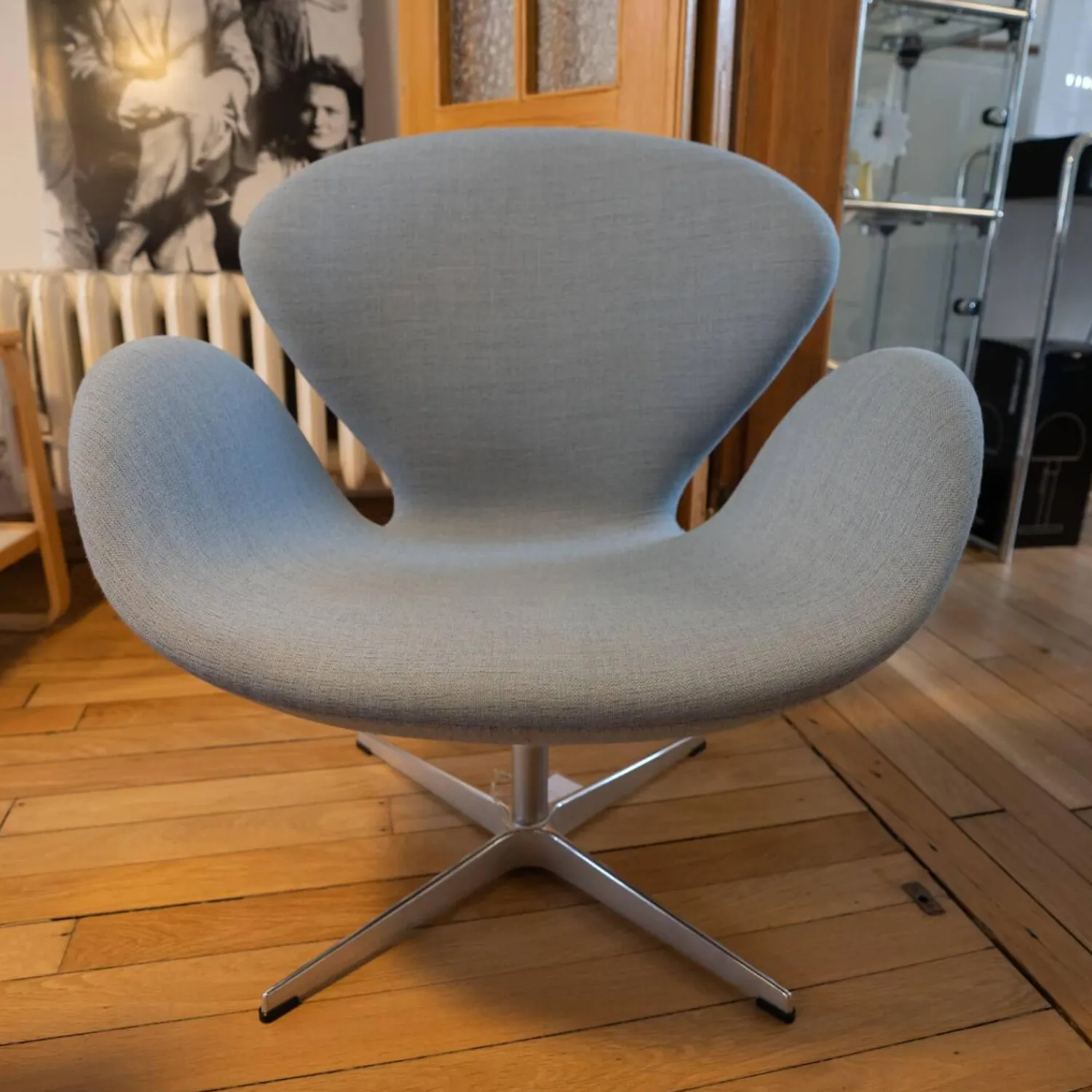 Fritz Hansen Relaxsessel|Sessel Der Schwan Stoff Christianshavn Hellblau Grau Meliert Gestell Verchromt